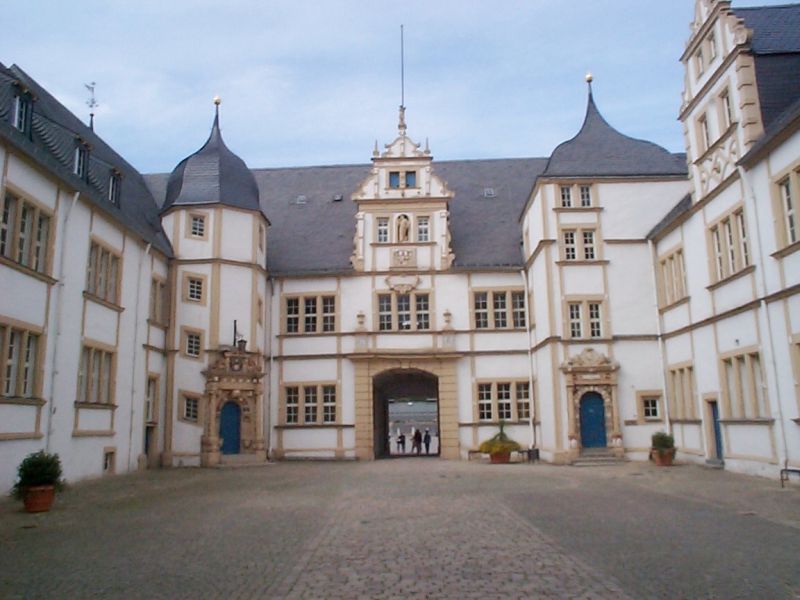 Schloss Neuhaus