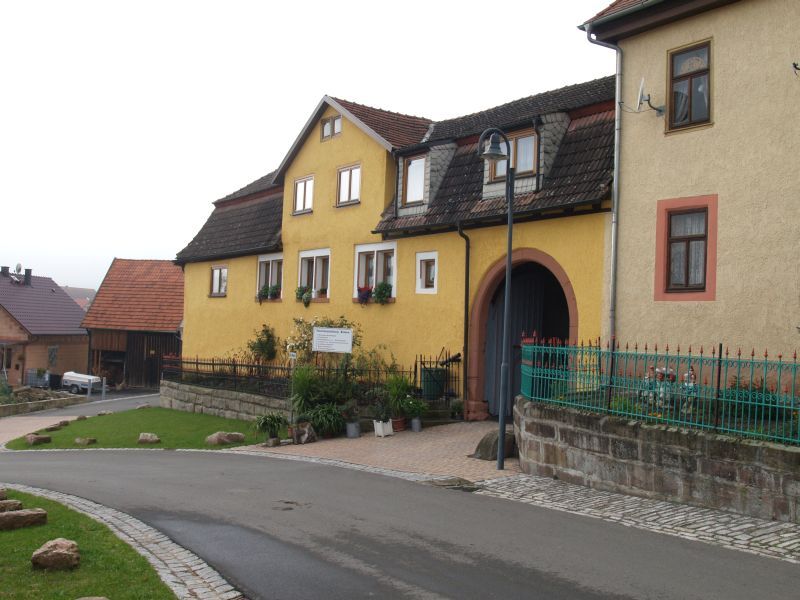 Gelbes Schloss Helmershausen